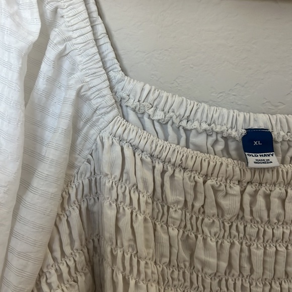 Old Navy, XL rouched top with puffy sleeves - Picture 3 of 3
